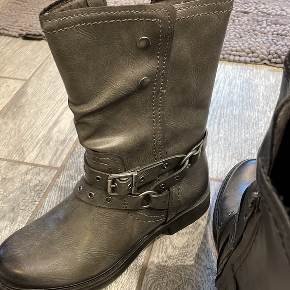 Boots - Picture 7 of 7